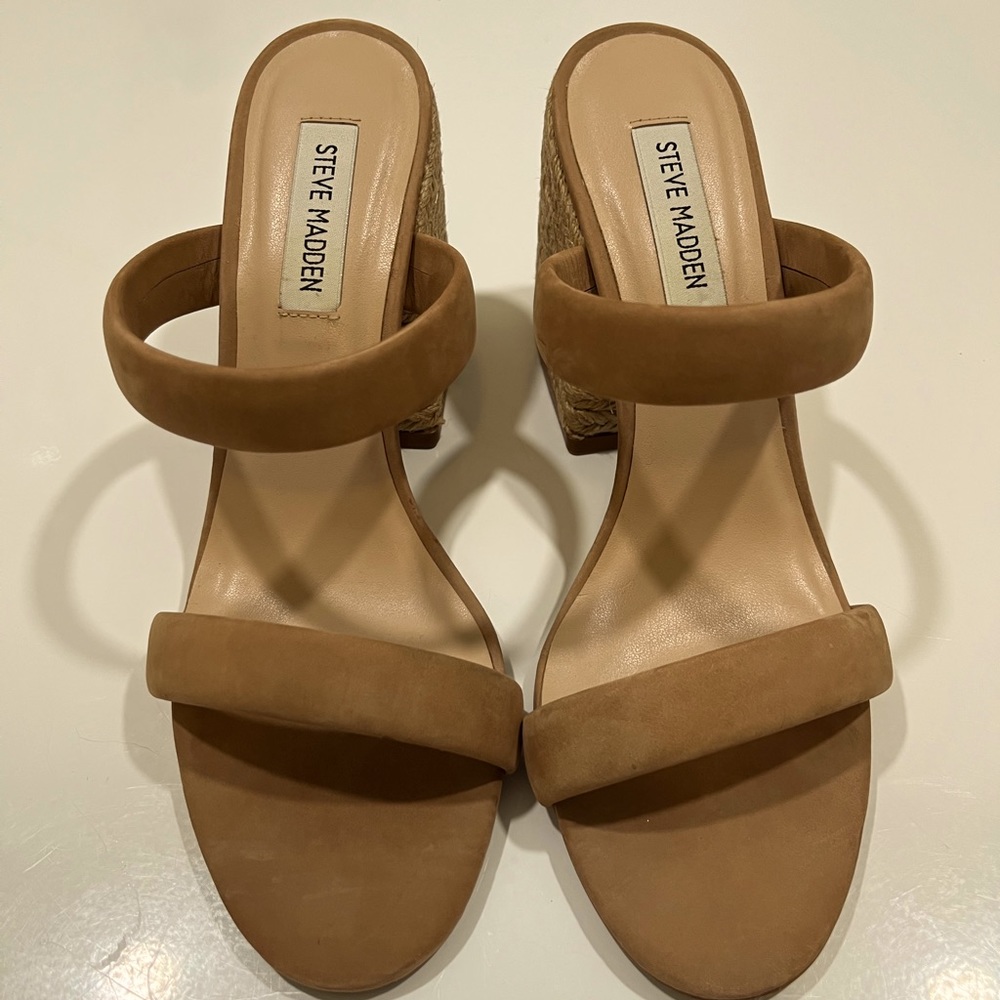 Steve Madden Tan Wedge sandals